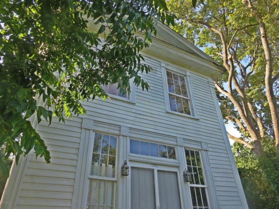 This $45,000 Former Masonic Lodge Has Original Civil War Graffiti Inside