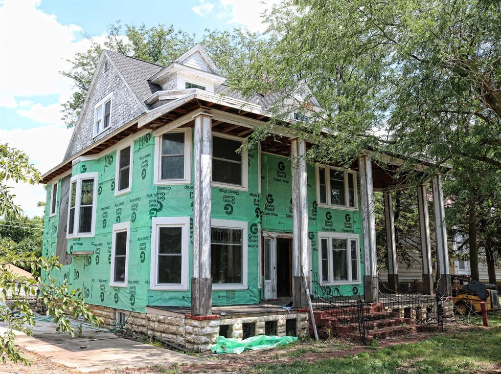 Kansas 1907 Neoclassical Fixer Upper Kansas 1907 Neoclassical Fixer Upper
