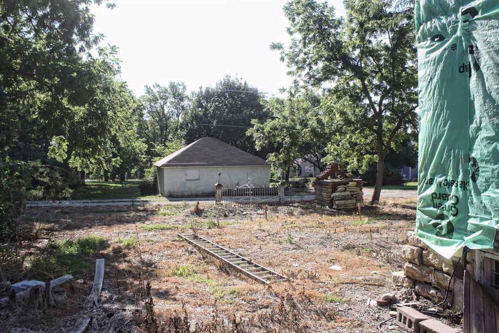 Kansas 1907 Neoclassical Fixer Upper Kansas 1907 Neoclassical Fixer Upper