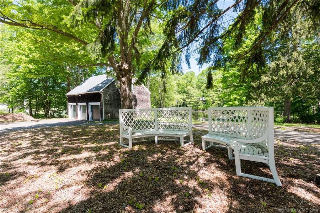 House With Outbuilding Long Island House With Outbuilding Long Island