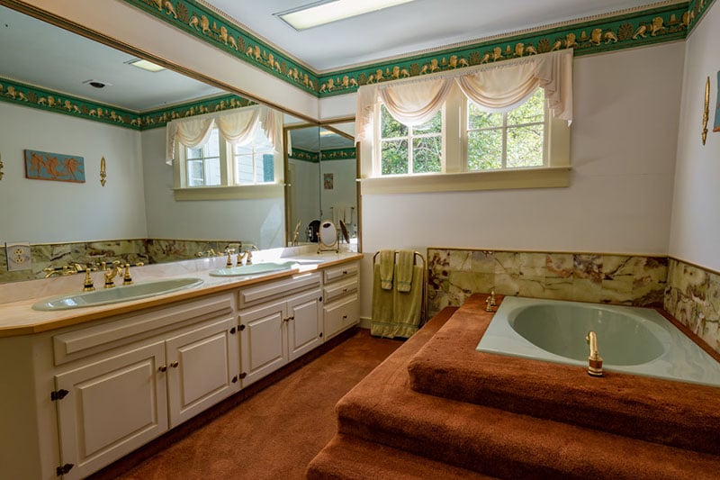 4 Homes For Sale With Fun Vintage Bathrooms Circa Old Houses