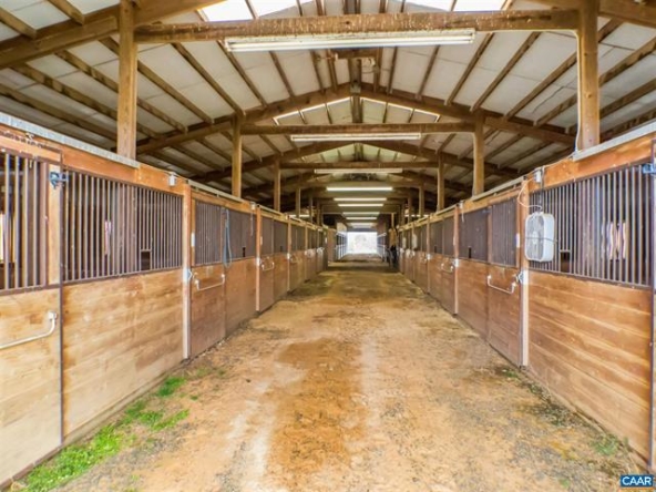 Barn1