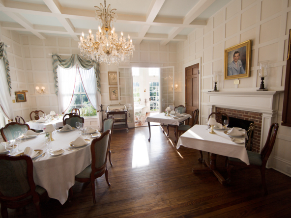 Dining-room-in-Westglow-Mansion-NC