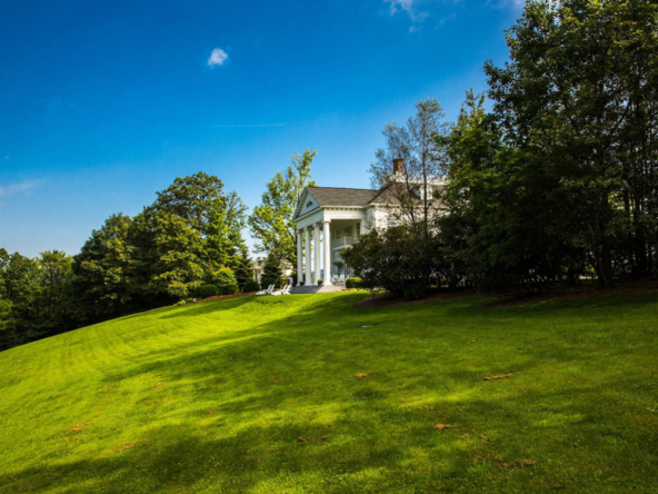 Lawn-at-North-Carolina-Resort-for-sale