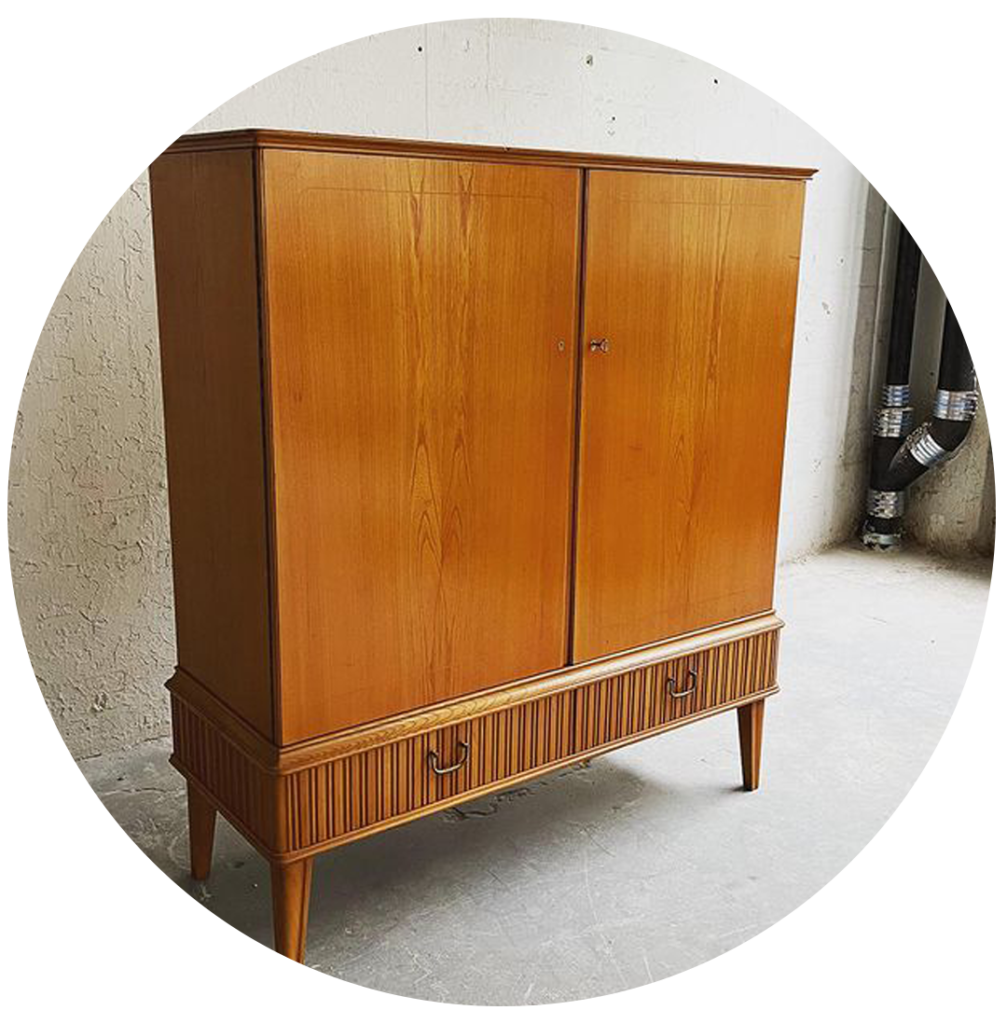 Impeccably curated selection of 20th century furniture, lighting, art and artifacts presented in an unconventional manner.

Brooklyn, NY