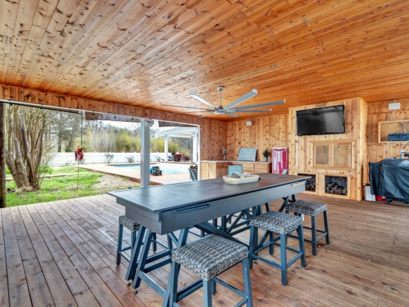 COVERED OUTDOOR KITCHEN AREA