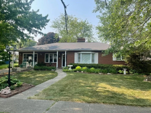 846 E Maple St, Hoopeston, IL, 60942-01