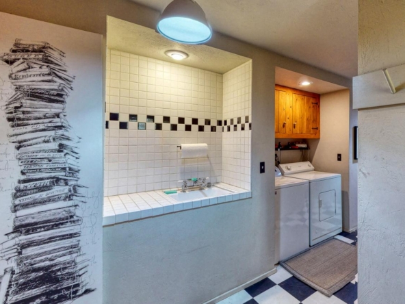 BINKLEY  220 C LANE  LO RES (32)