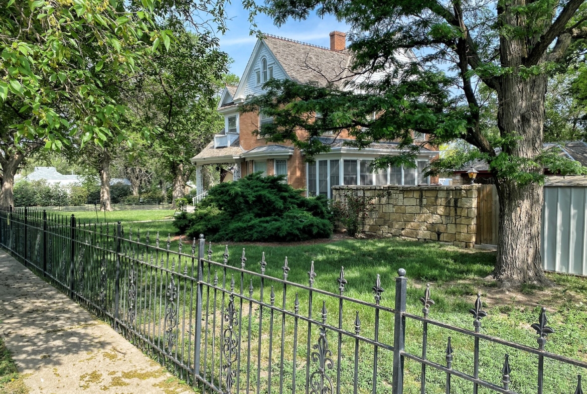 Off market. Fixer upper alert! $39,000! But look inside! Circa 1906 in  Missouri. - The Old House Life