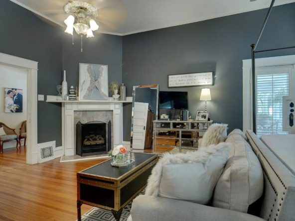 705 W Oak St, Denton, TX 76201-20