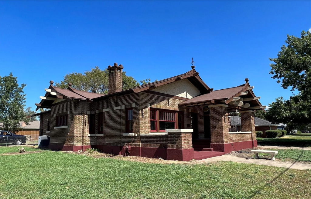 This “Happy Moody” Craftsman Home Is A Vintage Lover's Dream (We