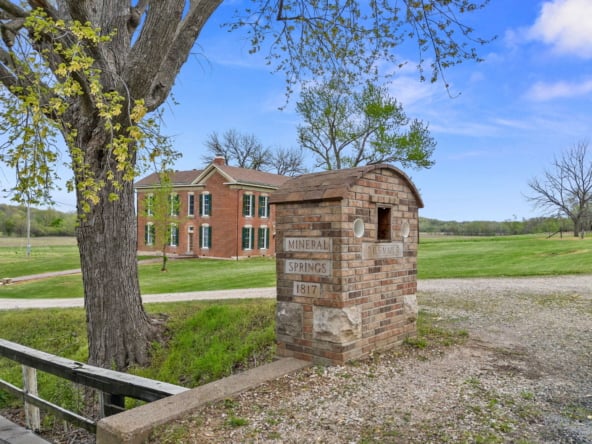 50-web-or-mls-6900-old-hwy-61