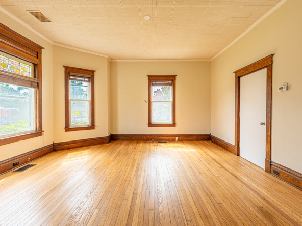 89 N Main - Parlor #3-3