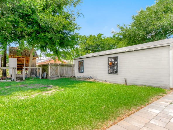 22 Rohde Ave - WebSized-040A