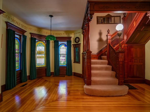 13-staircase-and-curved-room