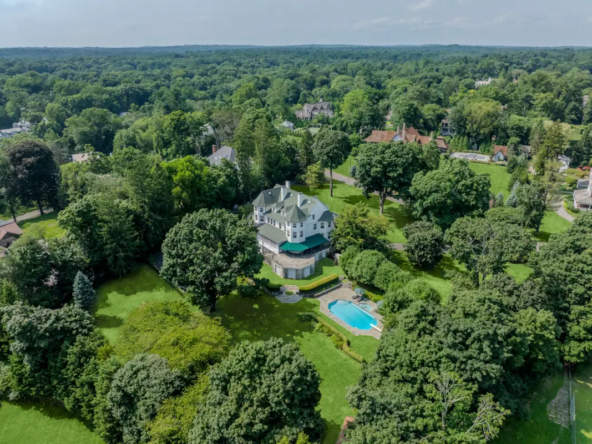 14 Meadow Drive Greenwich, CT 06831-1