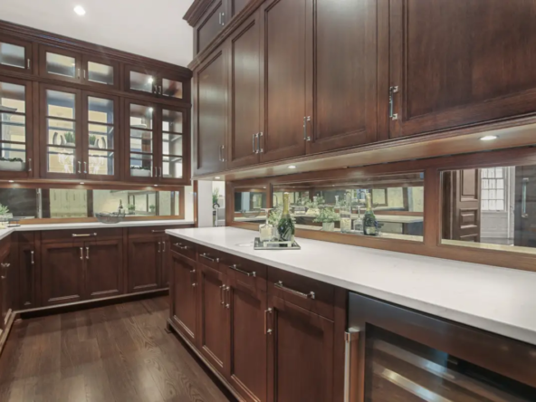 14 Meadow Drive Greenwich, CT 06831-24