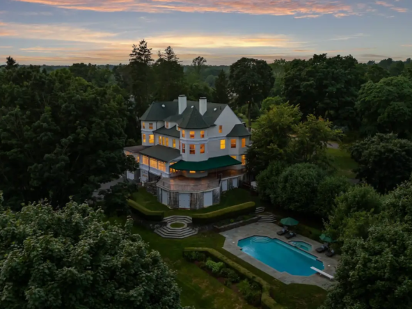 14 Meadow Drive Greenwich, CT 06831-40