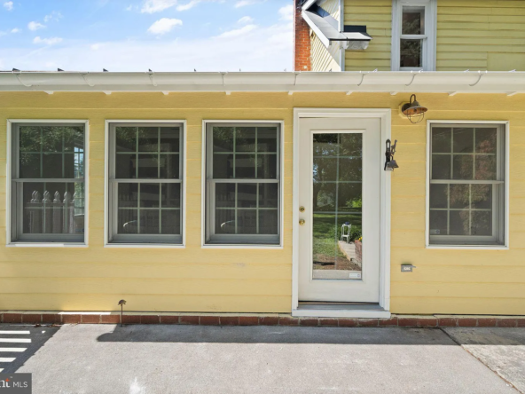 150 S Maple Ave, Purcellville, VA 20132-42