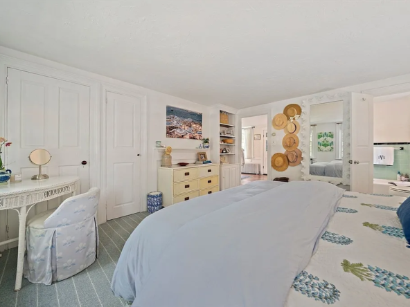 583 Main St, Hingham, MA 02043-11