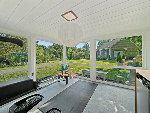 583 Main St, Hingham, MA 02043-26