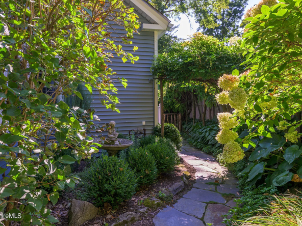 85 E Main St, Stockbridge, MA 01262-41