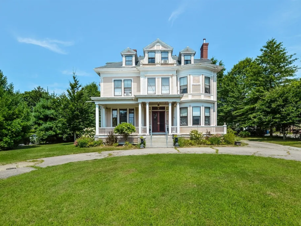 71 Hawthorn St, New Bedford, MA 02740-1