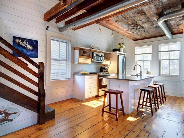 75 Mary St, Newport, RI 02840-10