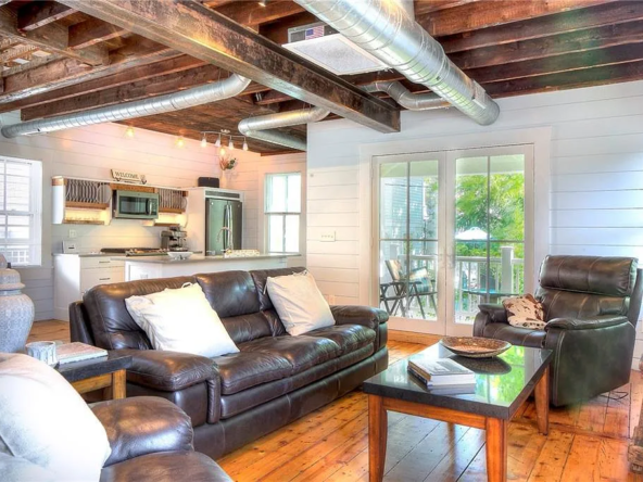 75 Mary St, Newport, RI 02840-11