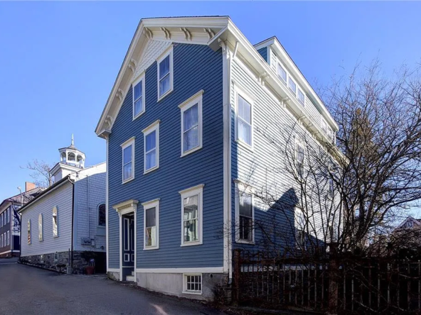 75 Mary St, Newport, RI 02840-2