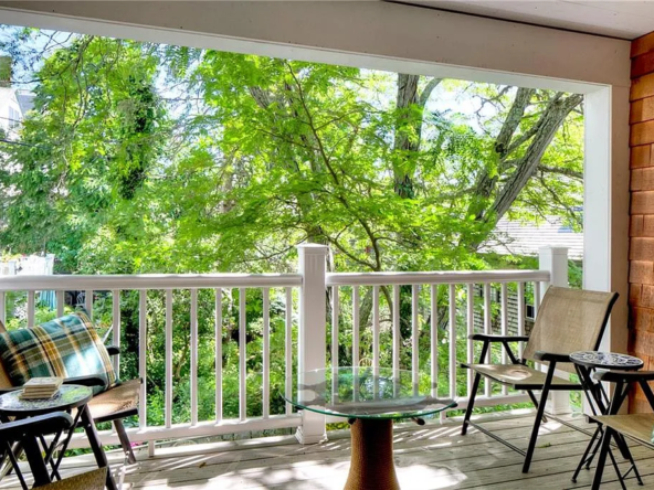 75 Mary St, Newport, RI 02840-3