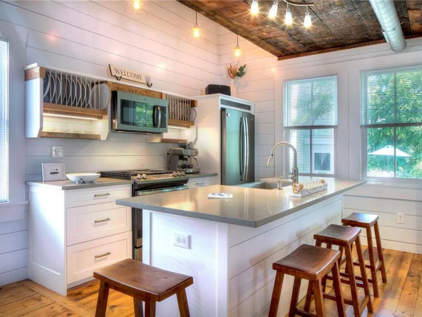 75 Mary St, Newport, RI 02840-6