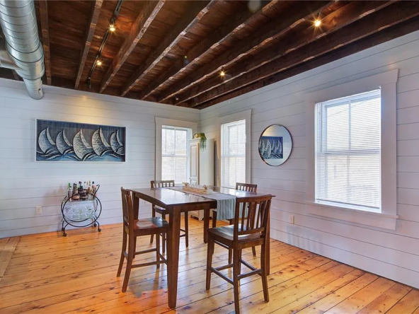 75 Mary St, Newport, RI 02840-8
