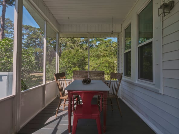 Screened porch to front of property view