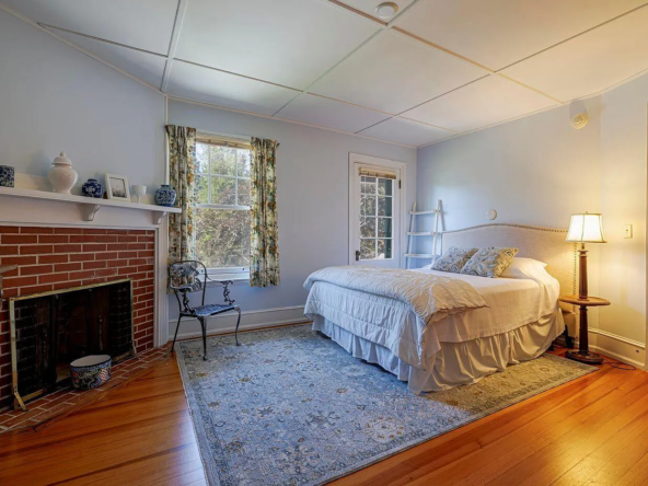 319 Grindstone Avenue, Winter Harbor, ME 04693-51