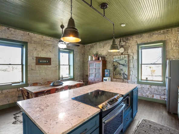 6671 N Grape Creek Rd, Fredericksburg, TX 78624-17