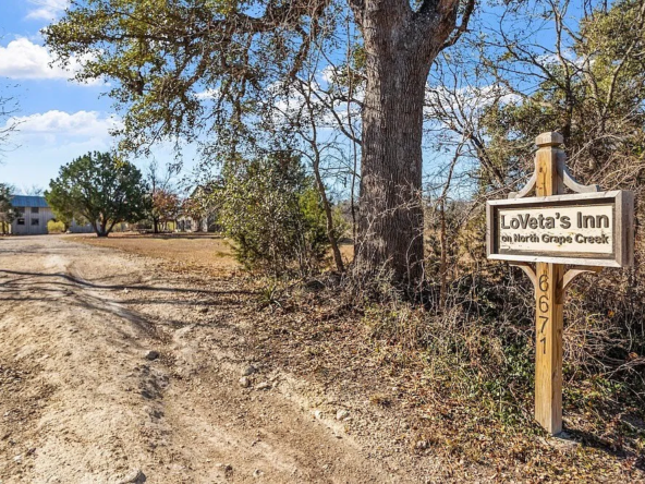 6671 N Grape Creek Rd, Fredericksburg, TX 78624-2