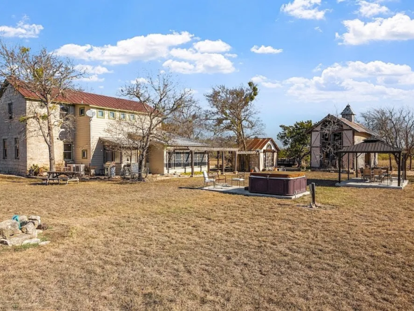 6671 N Grape Creek Rd, Fredericksburg, TX 78624-40