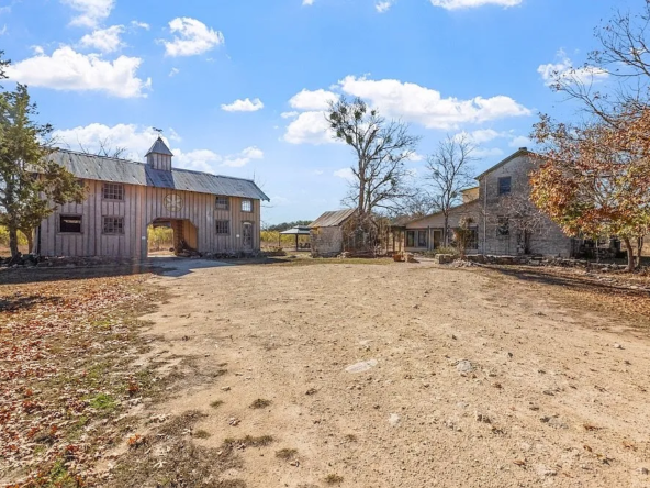 6671 N Grape Creek Rd, Fredericksburg, TX 78624-42