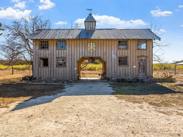 6671 N Grape Creek Rd, Fredericksburg, TX 78624-44