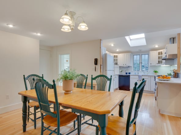 10-dining-area
