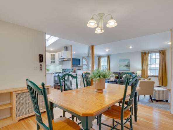 11-dining-area
