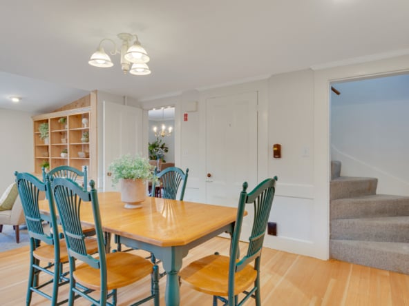 12-dining-area