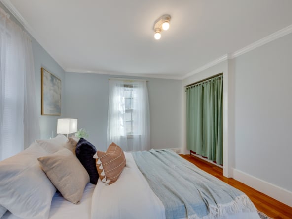 24-bedroom1