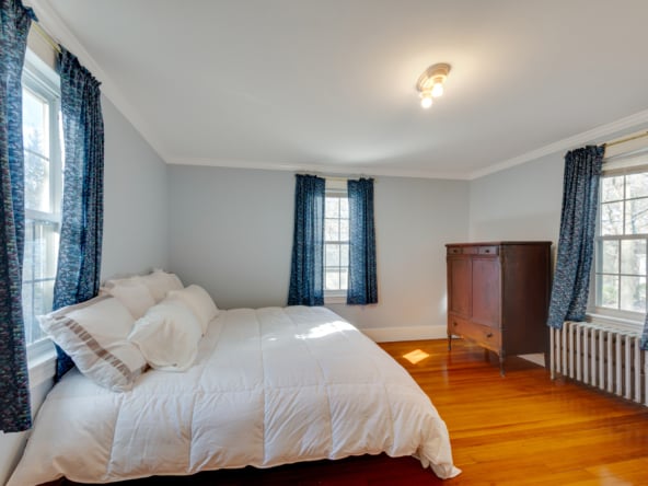 25-bedroom2