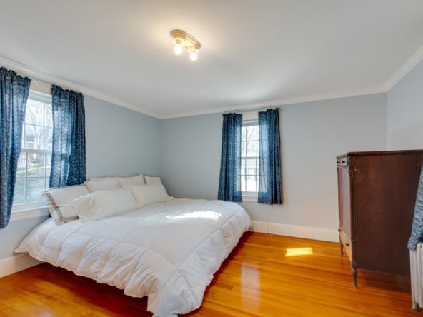 26-bedroom2
