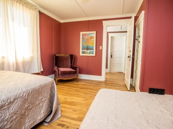 The Inn Bedroom with 2 Double Beds