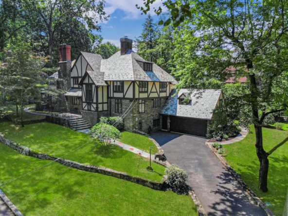 2 South Drive Larchmont, NY 10538 -1