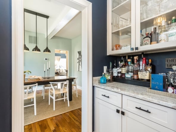 21-Butler's Pantry_Bar