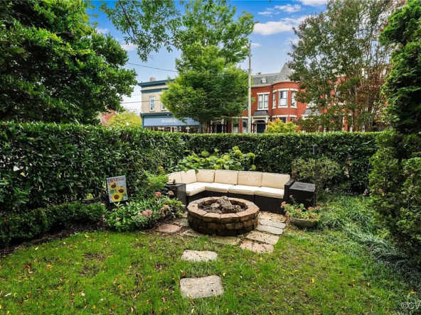 2610 E Broad St, Richmond, VA 23223-44
